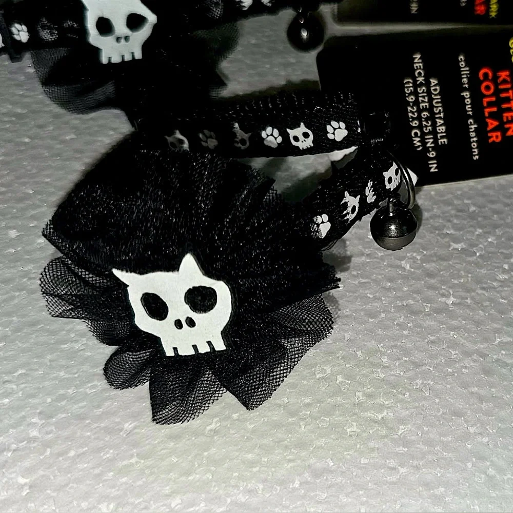 Thrills & Chills Cat/Kitten Skulls w/Bow Collar